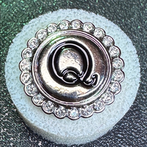 Ginger Snaps Jewelry - Ginger Snaps 20mm “Q” Black enamel with white rhinestones.
